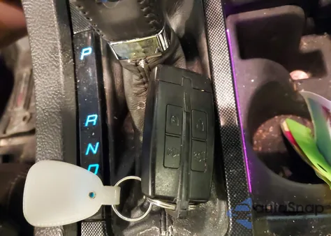 2010 Ford Taurus Sho z USA, uszkodzony, nr VIN 1FAHP2KT2AG106188